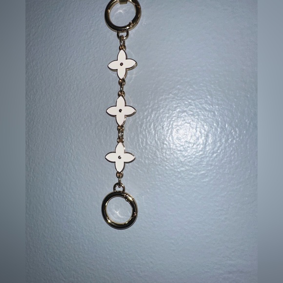 Accessories - Elegant Gold and White Key Holder